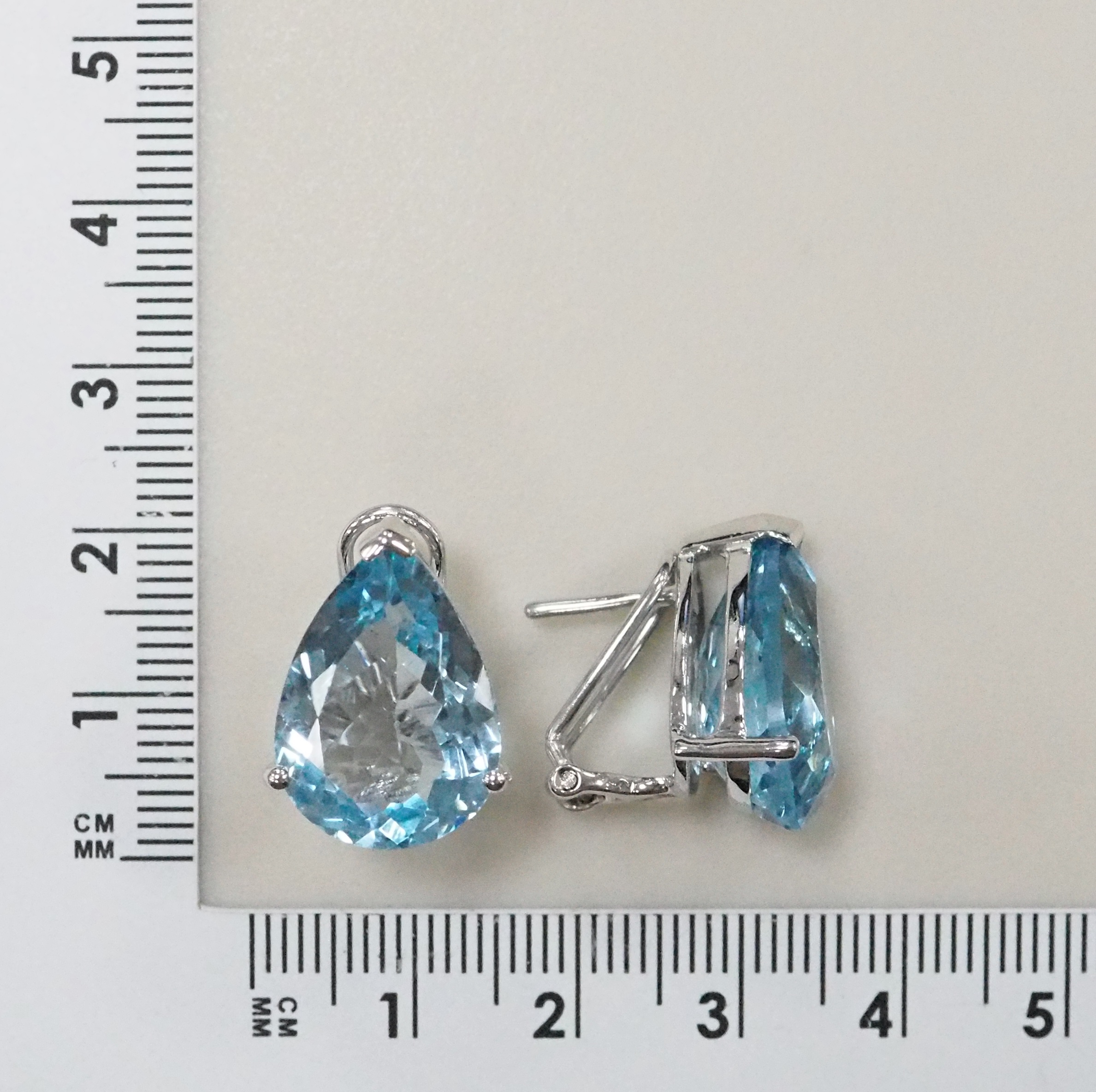 Серебряные серьги с топазами